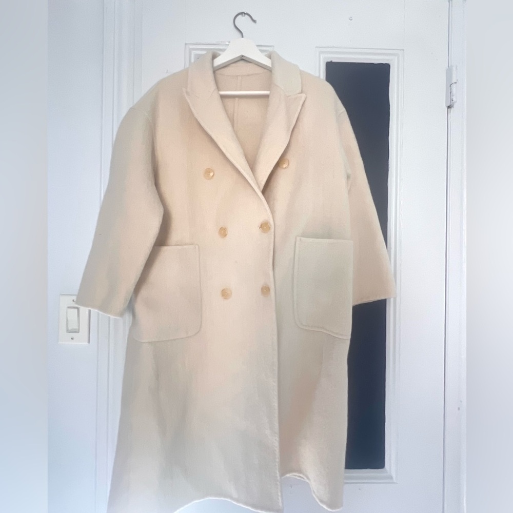 Beige color wool long coat onesize